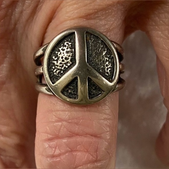 Silpada Jewelry - ☘️Silpada Rare Sterling Silver Peace Sign Ring